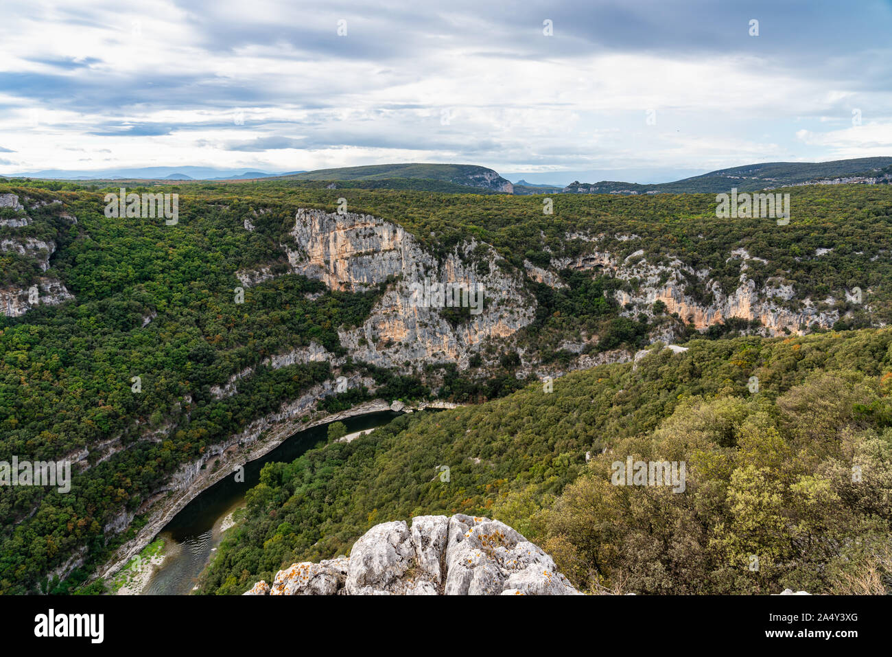 Querformat um Labastide de Virac in Ardeche, Frankreich Stockfoto