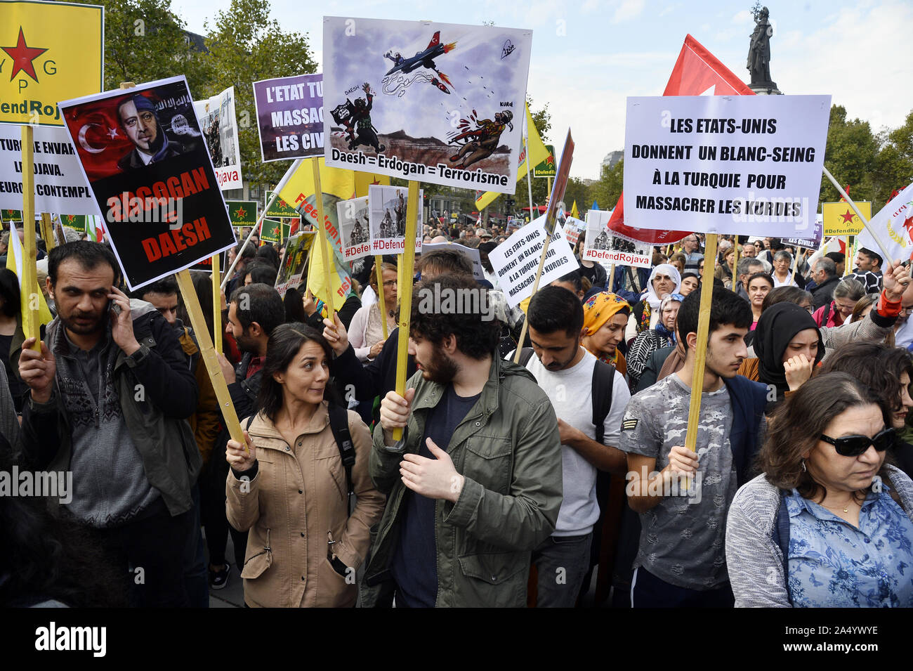 Kurdische Protest für die Verteidigung Rojava - Place de la République - Paris Stockfoto