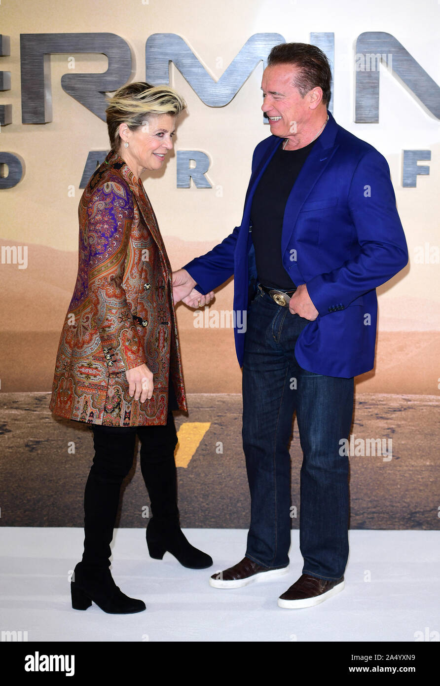 Linda Hamilton und Arnold Schwarzenegger ankommen für den Terminator: dunkles Schicksal photocall im Mandarin Oriental Hotel, London statt. Stockfoto