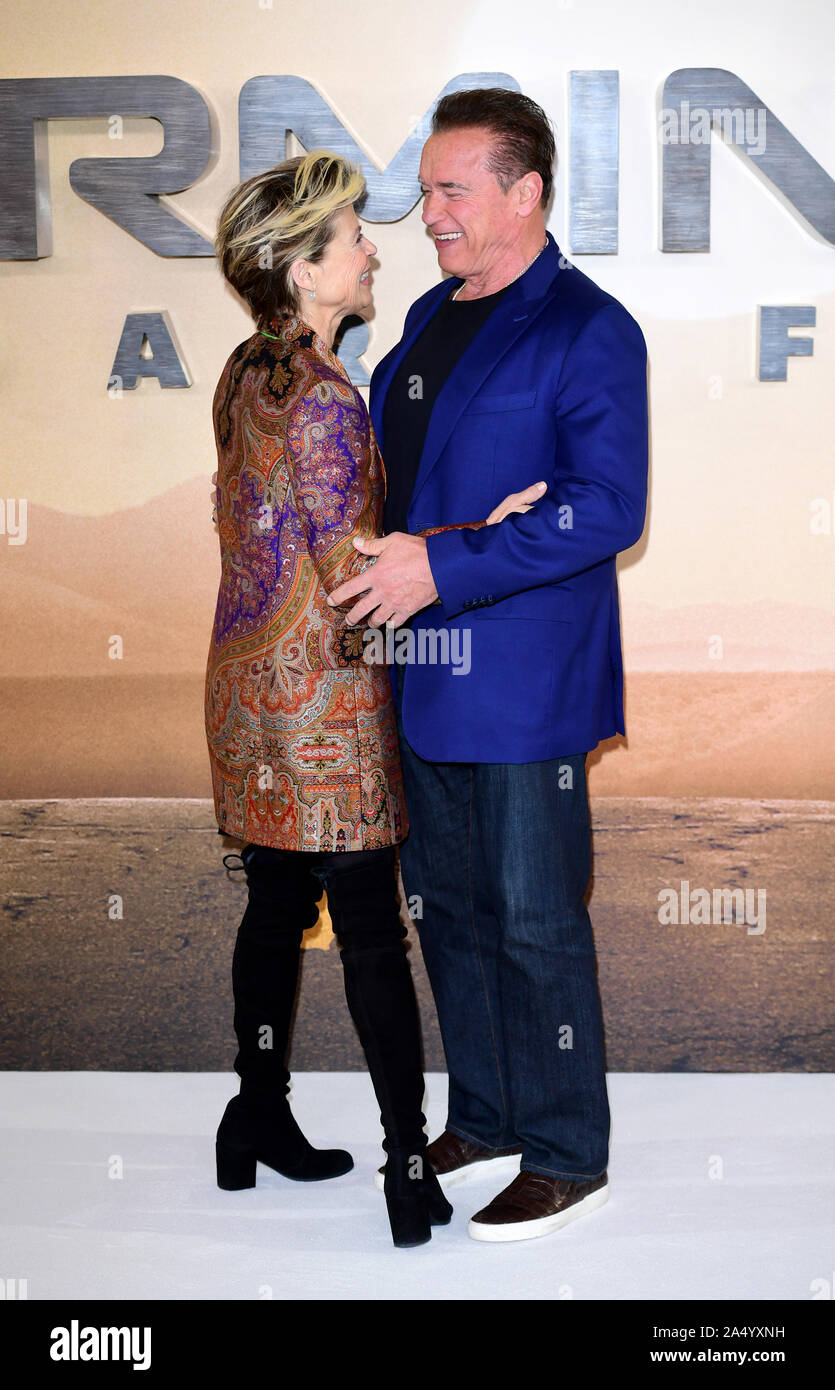 Linda Hamilton und Arnold Schwarzenegger ankommen für den Terminator: dunkles Schicksal photocall im Mandarin Oriental Hotel, London statt. Stockfoto