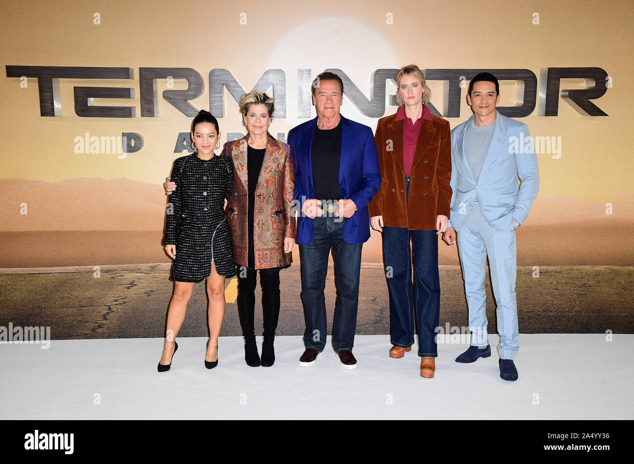 Natalia Reyes, Linda Hamilton, Arnold Schwarzenegger, Mackenzie Davis und Gabriel Luna ankommen für den Terminator: dunkles Schicksal photocall im Mandarin Oriental Hotel, London statt. Stockfoto