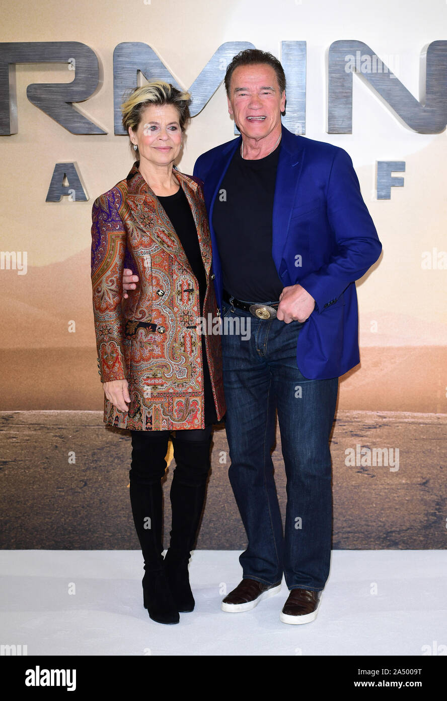 Linda Hamilton und Arnold Schwarzenegger ankommen für den Terminator: dunkles Schicksal photocall im Mandarin Oriental Hotel, London statt. Stockfoto