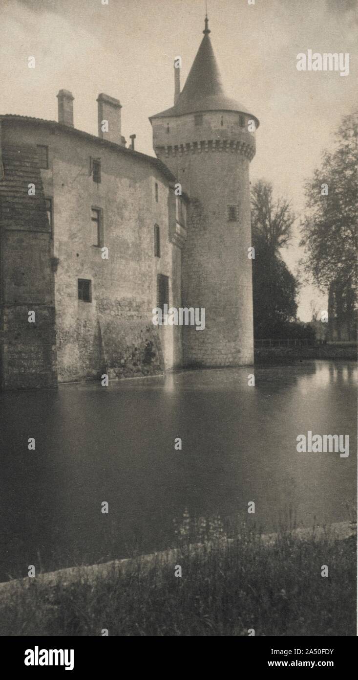 Chateau Montesquieu, C. 1900. Frederick H. Evans ist als die wichtigste architektonische Fotografen seiner Zeit anerkannt. Ein vocal Verteidiger der "Straight" oder Unmanipuliert Fotografie, Evans war mit technischen und ästhetischen Perfektion besessen und berührte nie seine Negative oder druckt. Seine Verwendung der Platinum drucken Verfahren ermöglichte ihm fein, genaue Details und eine exquisite Auswahl an Tönen zu rendern. Chateau Montesquieu zeigt eine von vielen großen Bauten der Künstler in Frankreich dokumentiert. Stockfoto