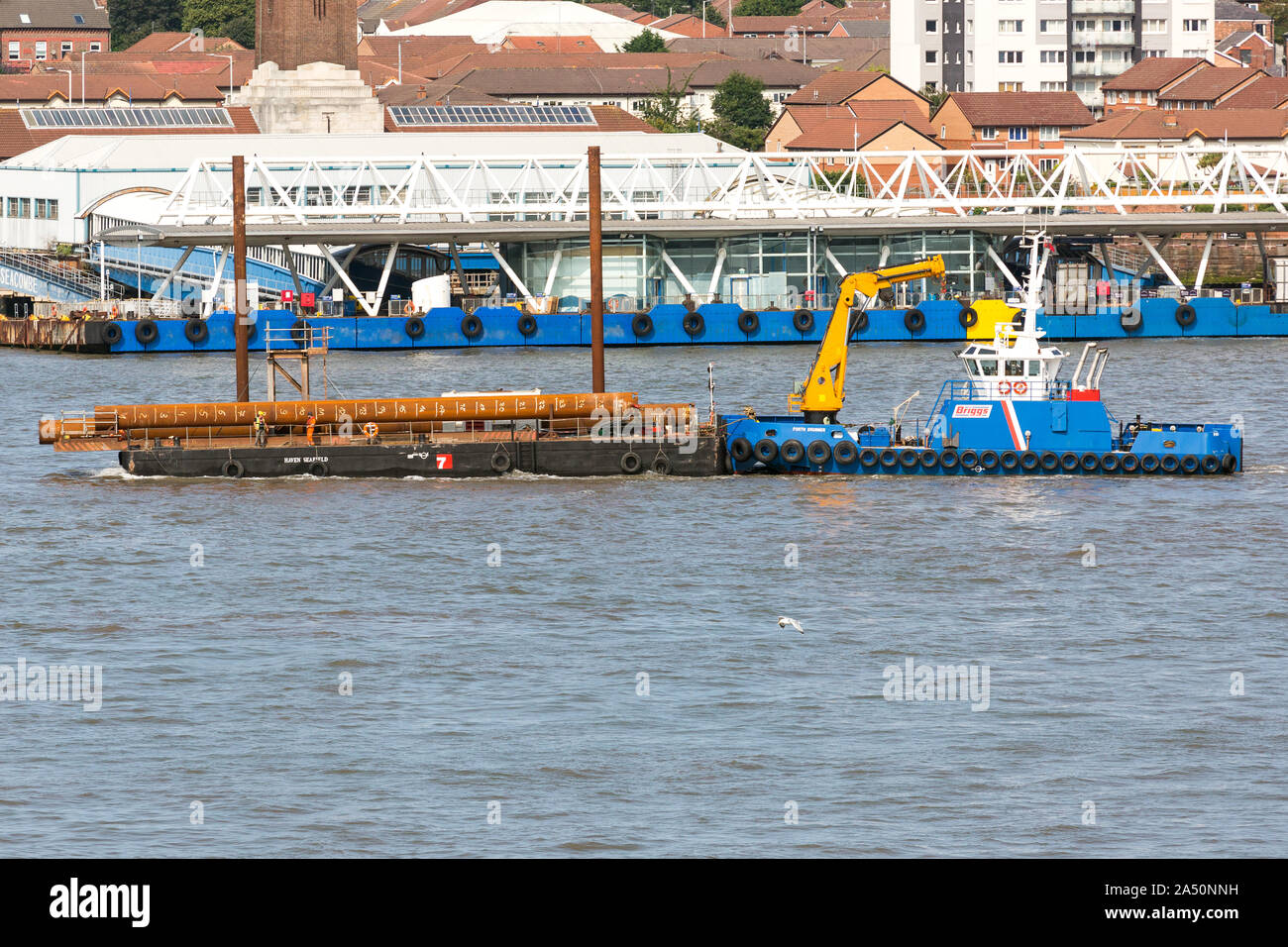 Industrielle gewerblichen Verkehr auf den Fluss Mersey Liverpool England Großbritannien Stockfoto