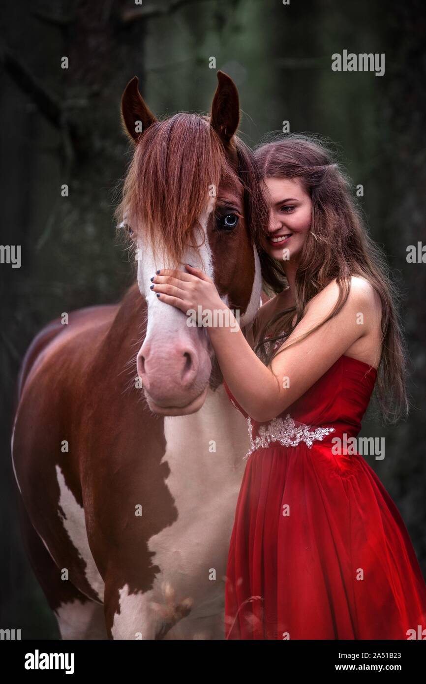 Frau und Welsh Pony Stockfoto