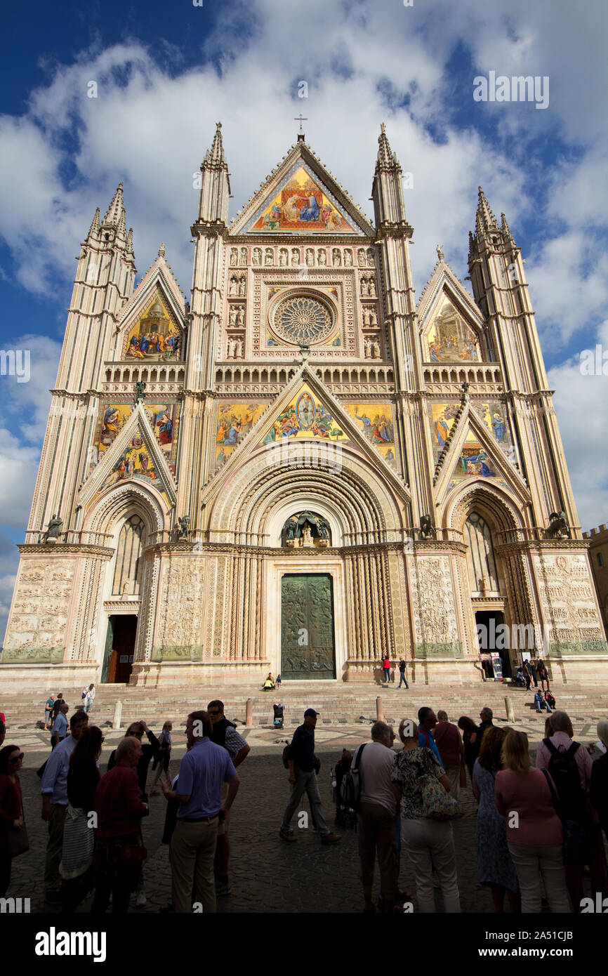 Dom von Orvieto (Dom von Orvieto, die Himmelfahrt der Jungfrau Maria gewidmet) eines der großen Meisterwerke des späten Mittelalter Gothic Stockfoto