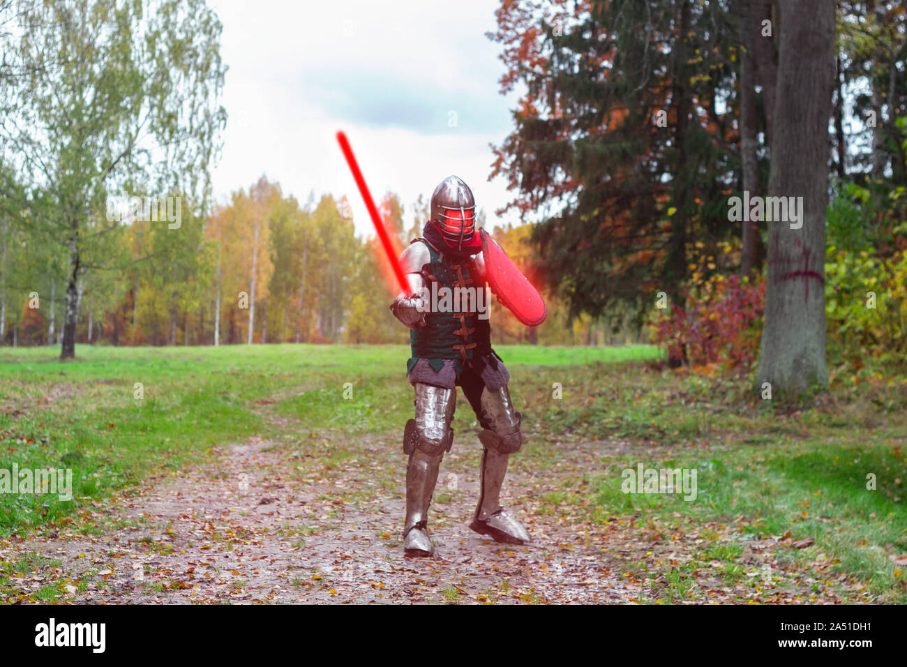 Jedi Knight fechten Laser Schwerter Kaiser Helm Battle Action Stockfoto