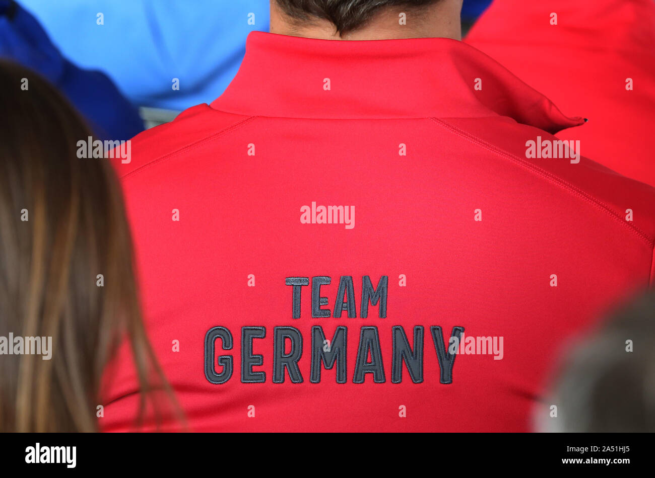 Laupheim, Deutschland. 17 Okt, 2019. Die DSV-Athlet Thomas Dreßen (Ski alpin) mit der Kleidung des Deutschen Skiverbandes sitzt. Foto: Karl-Josef Hildenbrand/dpa/Alamy leben Nachrichten Stockfoto