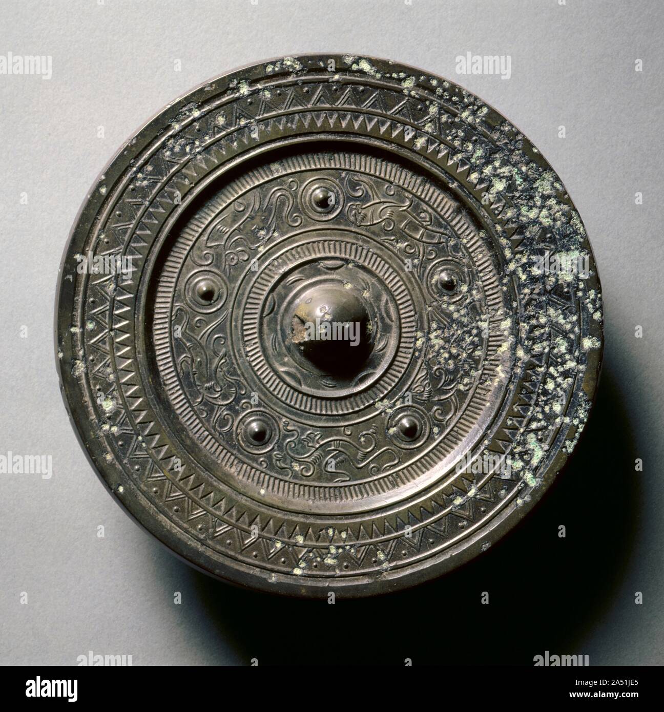 Spiegel mit konzentrischen Kreisen, ein Unsterblicher, und Verheißungsvollen Tiere, 1. Jahrhundert v. Chr.-1 st Century AD. Stockfoto