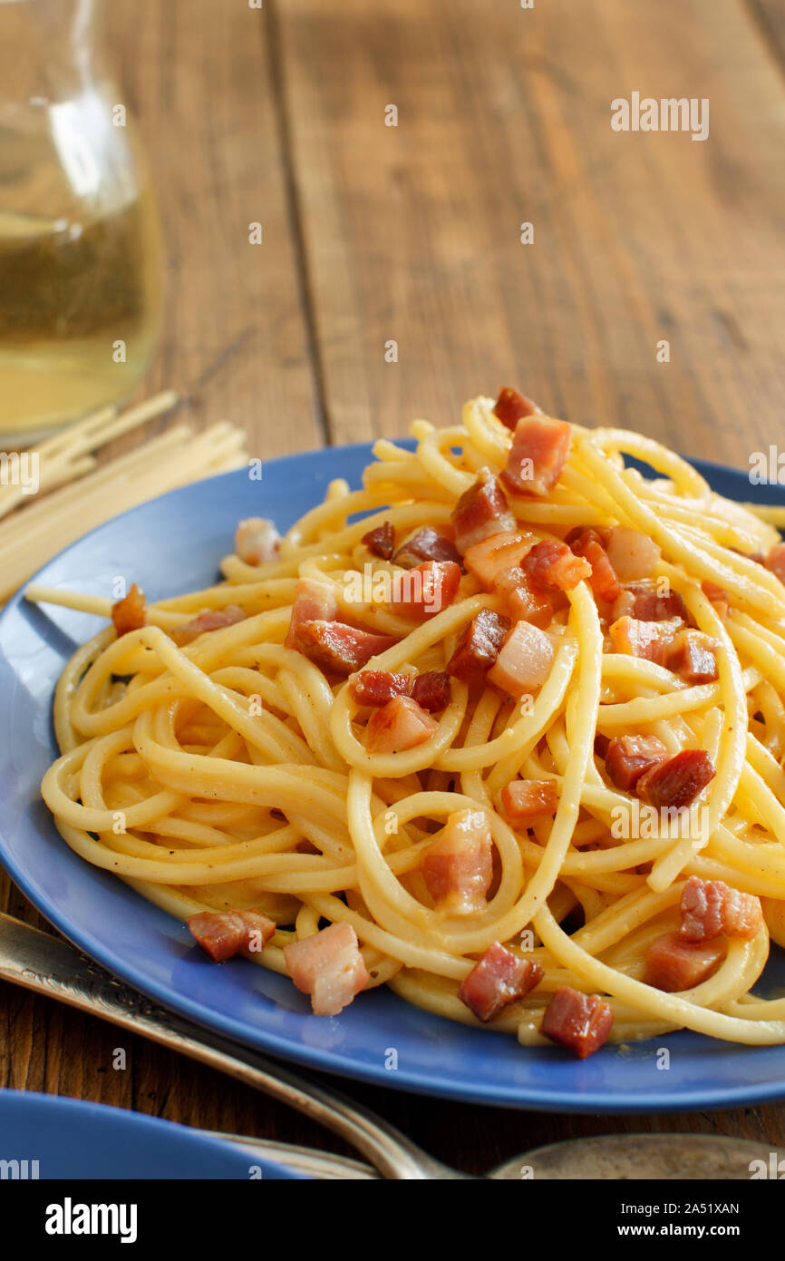 Traditionelle italienische Teller Spaghetti Carbonara mit Schinken, Ei und Käse Stockfoto