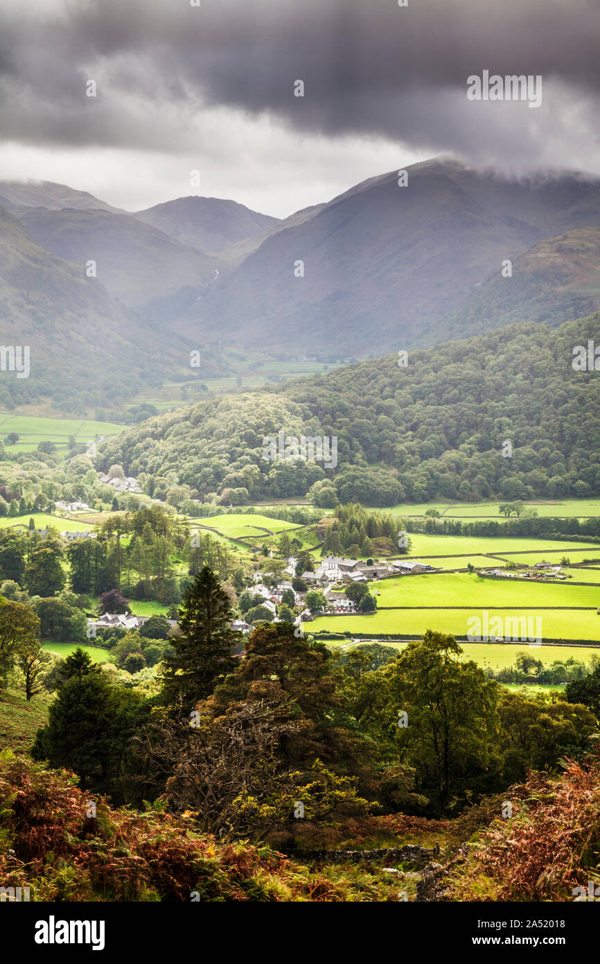 Borrowdale und das Dorf Rosthwaite im Nationalpark Lake District, Cumbria. Stockfoto