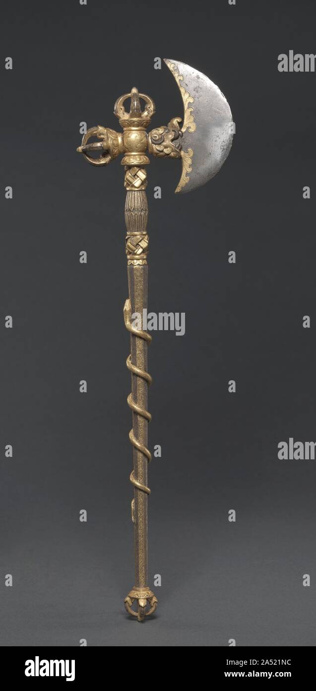 Ritual Ax, C. 1407-1410. Zeremonielle Waffen wurde in tantrischen Ritualen verwendet Hindernisse zur Erleuchtung zu bekämpfen, wie Ignoranz, Wahnvorstellungen, und Selbstsucht. In 1407, einen Hochrangigen tibetischen monastischen Patriarch besuchte der Kaiser der Ming Dynastie, bekannt als Yongle. Der Kaiser Yongle stellte ihn mit einer Reihe von Geschenken, die dieses Ritual ax war vermutlich eine Komponente, da die Axt seine Identifizierung Inschrift in einer Kartusche trägt. Imperial chinesischen Verarbeitung ist in der üppigen Rendering der Lion festgestellt, Köpfe, aus denen die Hölzer entstehen, die Kalligraphische serpentin Formen, und die Cloud Mot Stockfoto