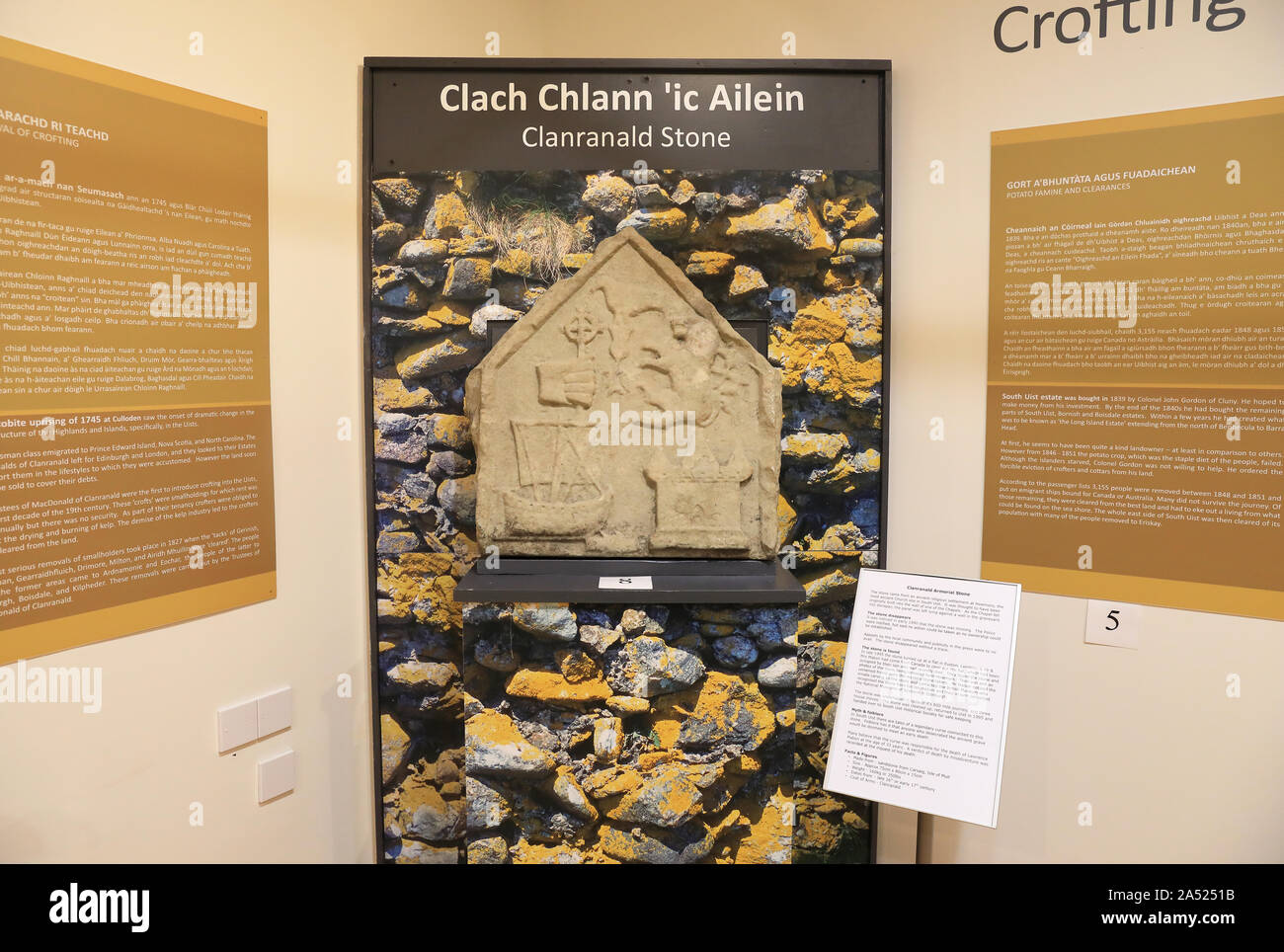 Die Clanranald Stein am Kildonan Museum, das von der South Uist historische Gesellschaft, auf den Äußeren Hebriden, Schottland, Großbritannien Stockfoto