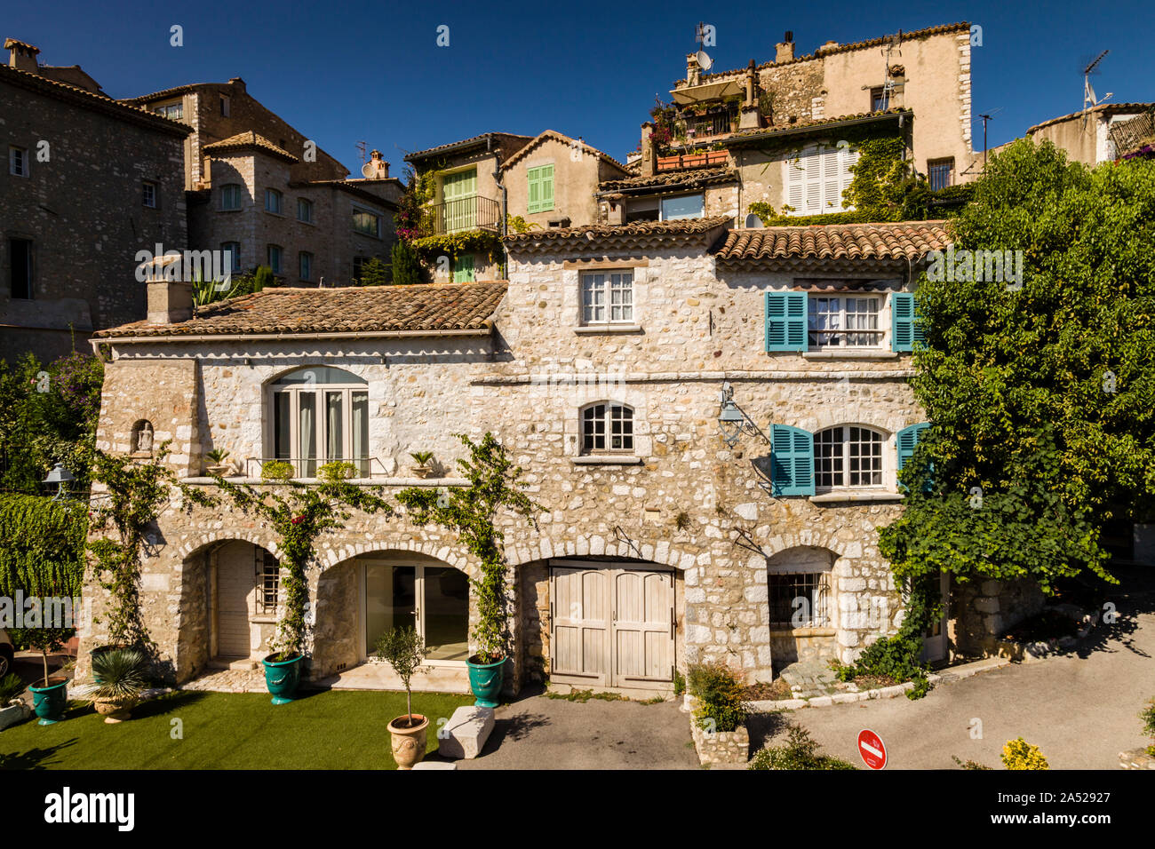 Häuser in der mittelalterlichen Stadt St. Paul de Vence, Frankreich Stockfoto