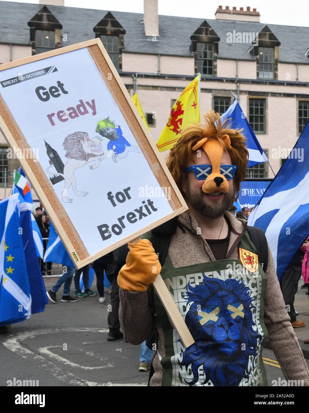Plakat mit schottischen Demonstrant warnen vor Britische Regierung europäischen Ausfahrt (brexit) Angebot zum März in Edinburgh, Schottland, Großbritannien, Europa Stockfoto