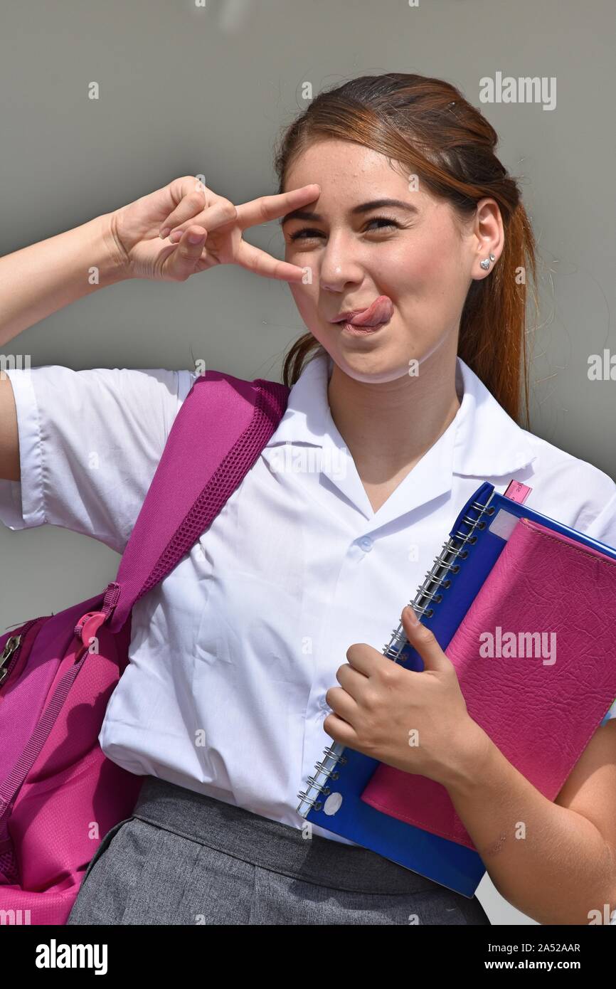 Goofy Katholische kolumbianischen Person tragen Uniform mit Bücher Stockfoto