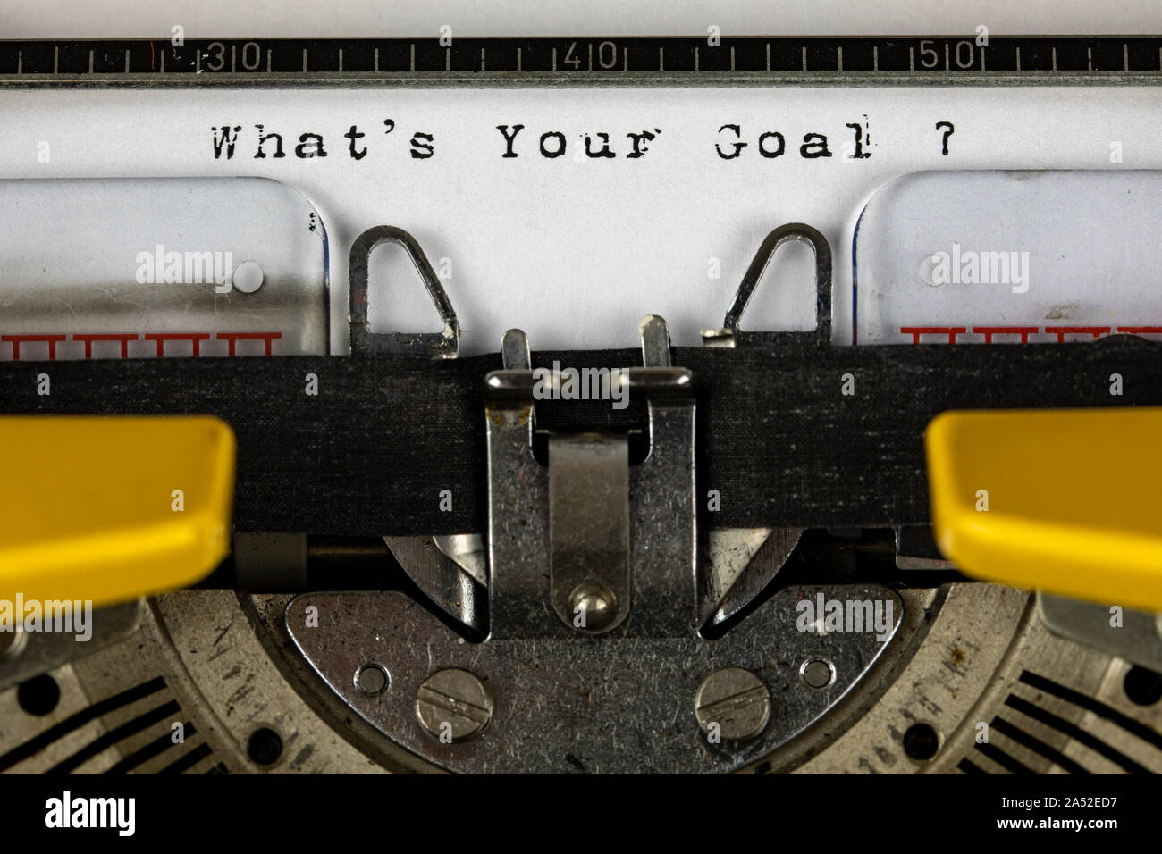 Alte Schreibmaschine mit Text was ihr Ziel Stockfoto
