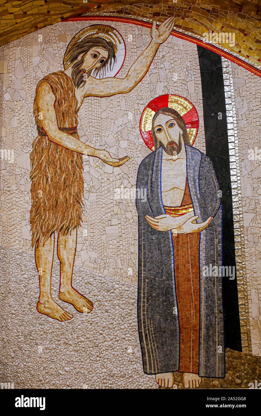 Italien Apulien San Giovanni Rotondo: Krypta der Unteren Kirche San Pio von Pietralcina: Johannes der Täufer verkündet Hier ist das Lamm Gottes, das hinwegnimmt die Sünden aus der Welt Stockfoto