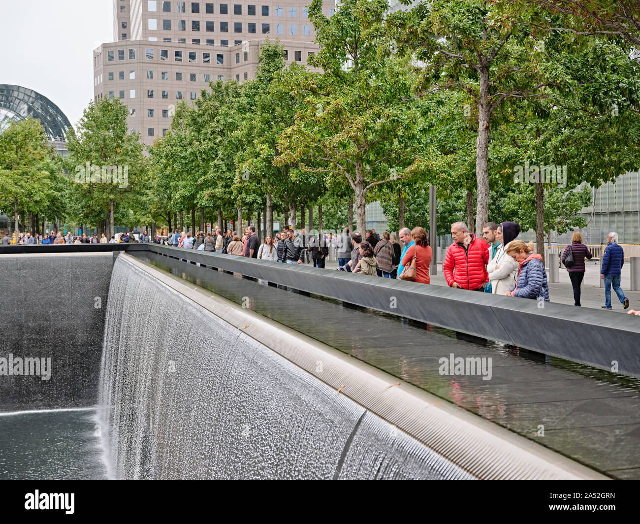 911 Gedenkstätte New York zum Gedenken an den 11. September 2001 Angriffe, die 2,977 Leute getötet, und das WTC Bombardierung 1993, die sechs getötet. Stockfoto