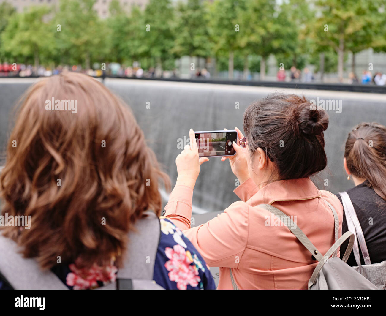 911 Gedenkstätte New York zum Gedenken an den 11. September 2001 Angriffe, die 2,977 Leute getötet, und das WTC Bombardierung 1993, die sechs getötet. Stockfoto