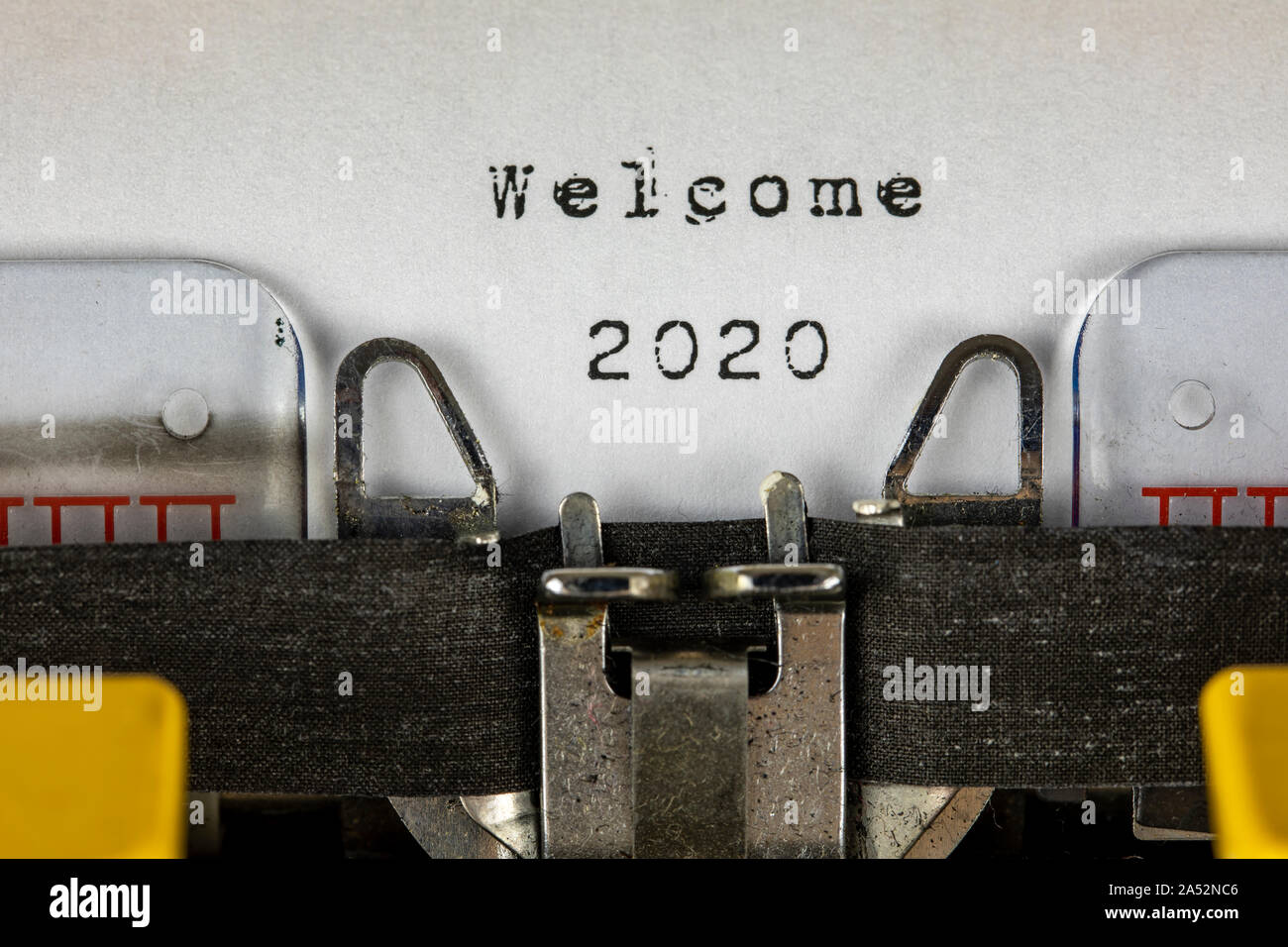 Alte Schreibmaschine mit Text Willkommen 2020 Stockfoto