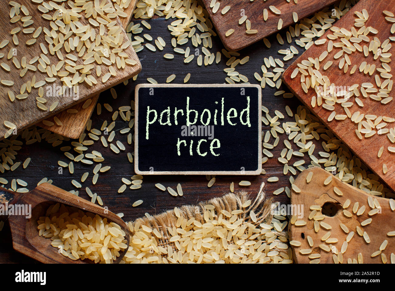 Parboiled Reis mit einer kleinen Tafel Ansicht von oben Stockfoto