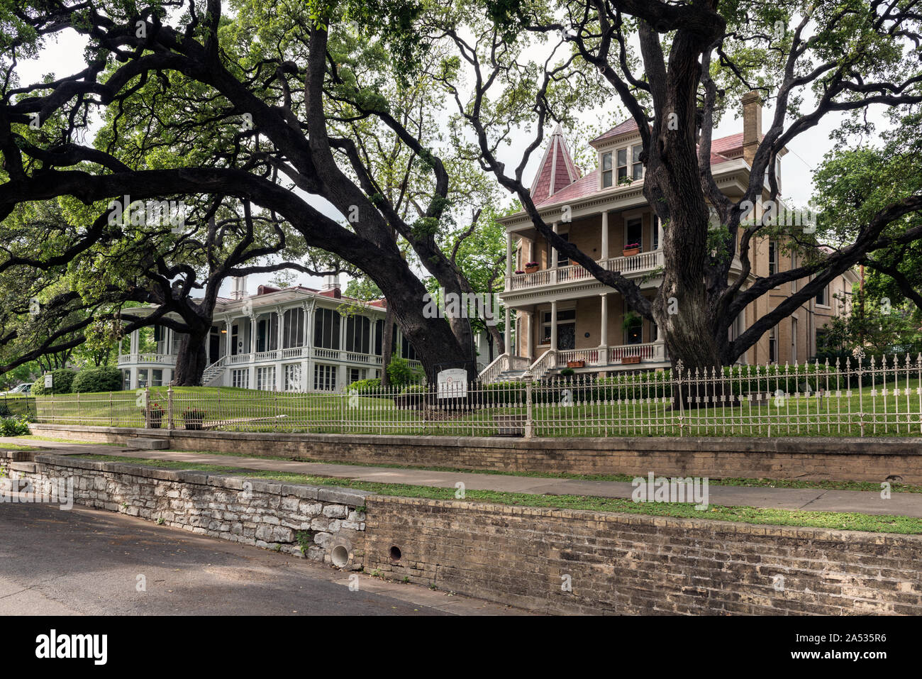 Zwei von 11 Grand Victorian Häuser errichtet, in dem Mitchell Block in der Innenstadt von Austin, Texas, aus der Mitte der 1850er bis 1910 Stockfoto