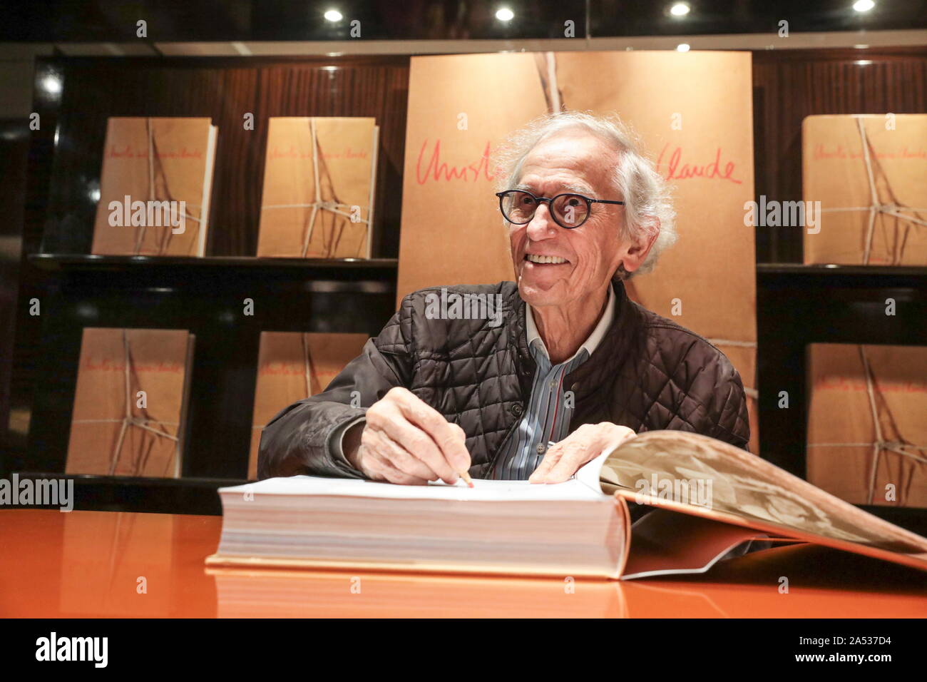 Autogrammstunde MIT CHRISTO TASCHEN PARIS Stockfoto