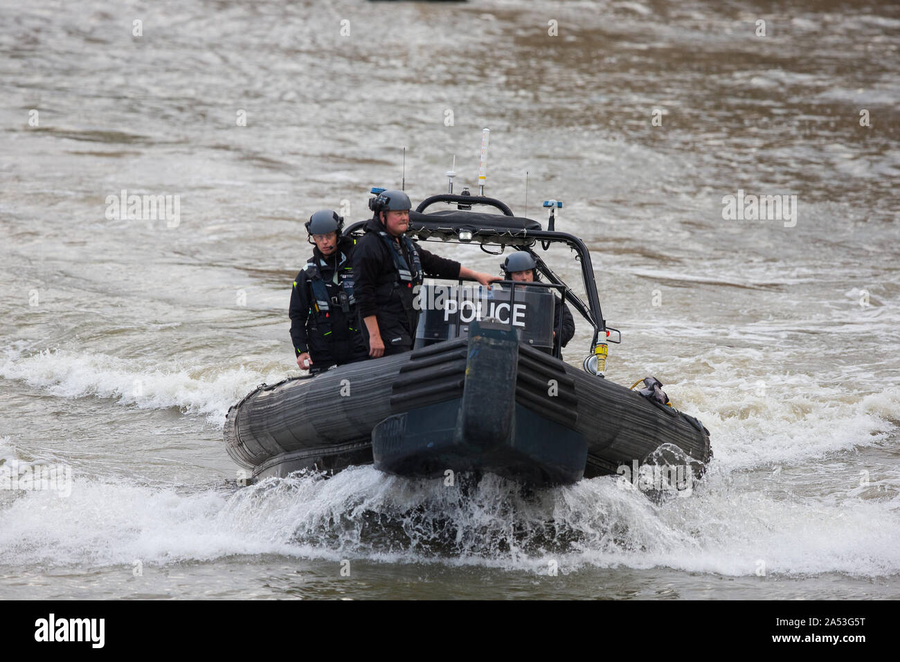 Polizei Marine Einheit Rippe auf der Themse, Westminster, London Stockfoto