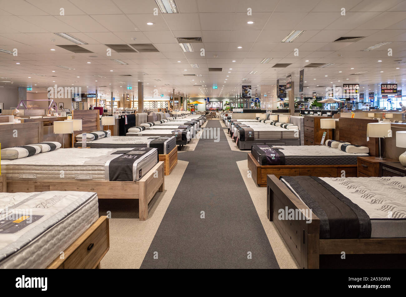 Viele zeigen Matratzen in einem Geschäft an. Melbourne, VIC Australien Stockfoto