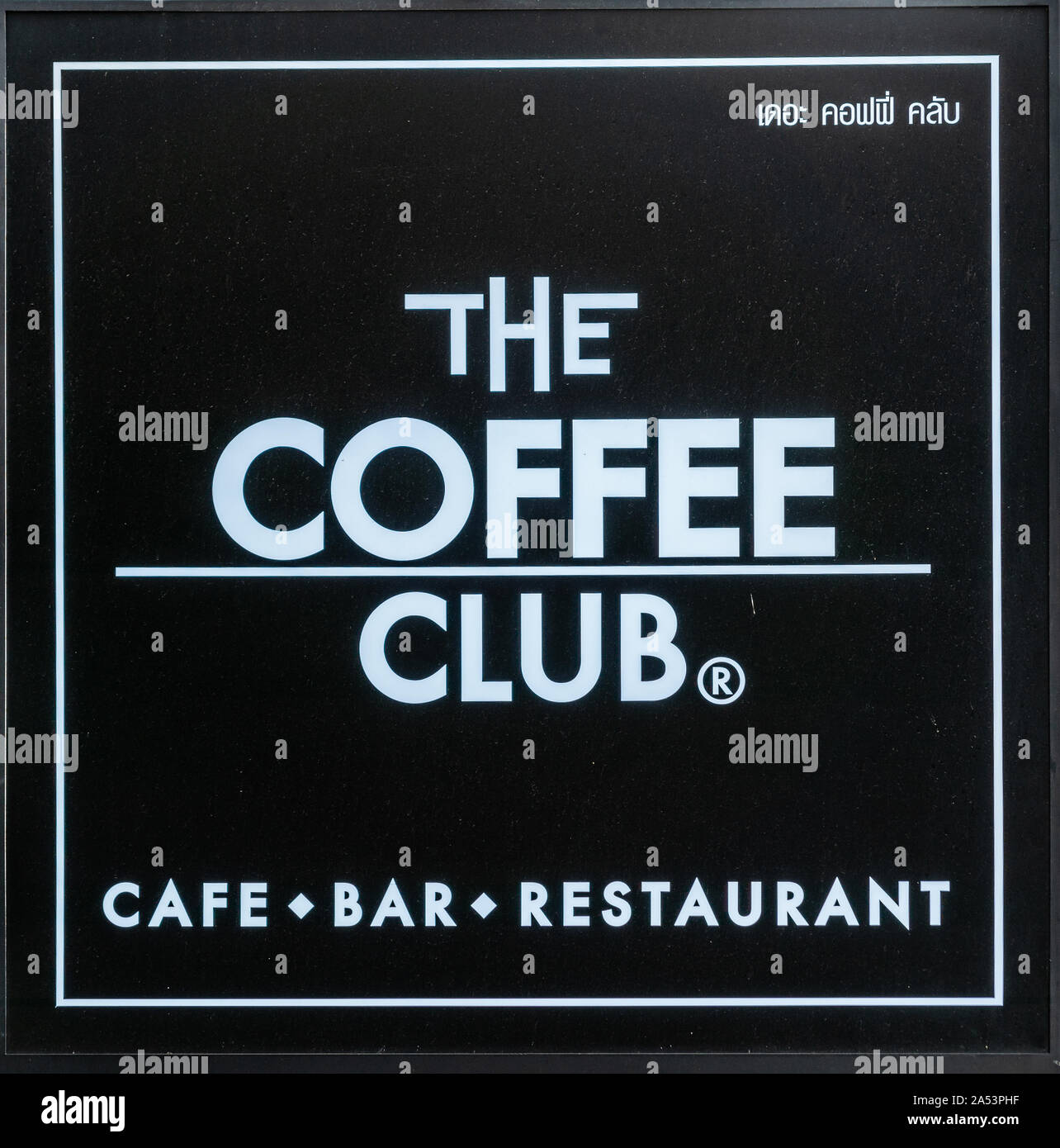 Die Stadt Bangkok, Thailand - 17. März 2019: Weiß auf Schwarz unterzeichnen und das Logo des Coffee Club, ein Restaurant und eine Bar in der Nähe des Flusses Shoppiing Mall. Stockfoto