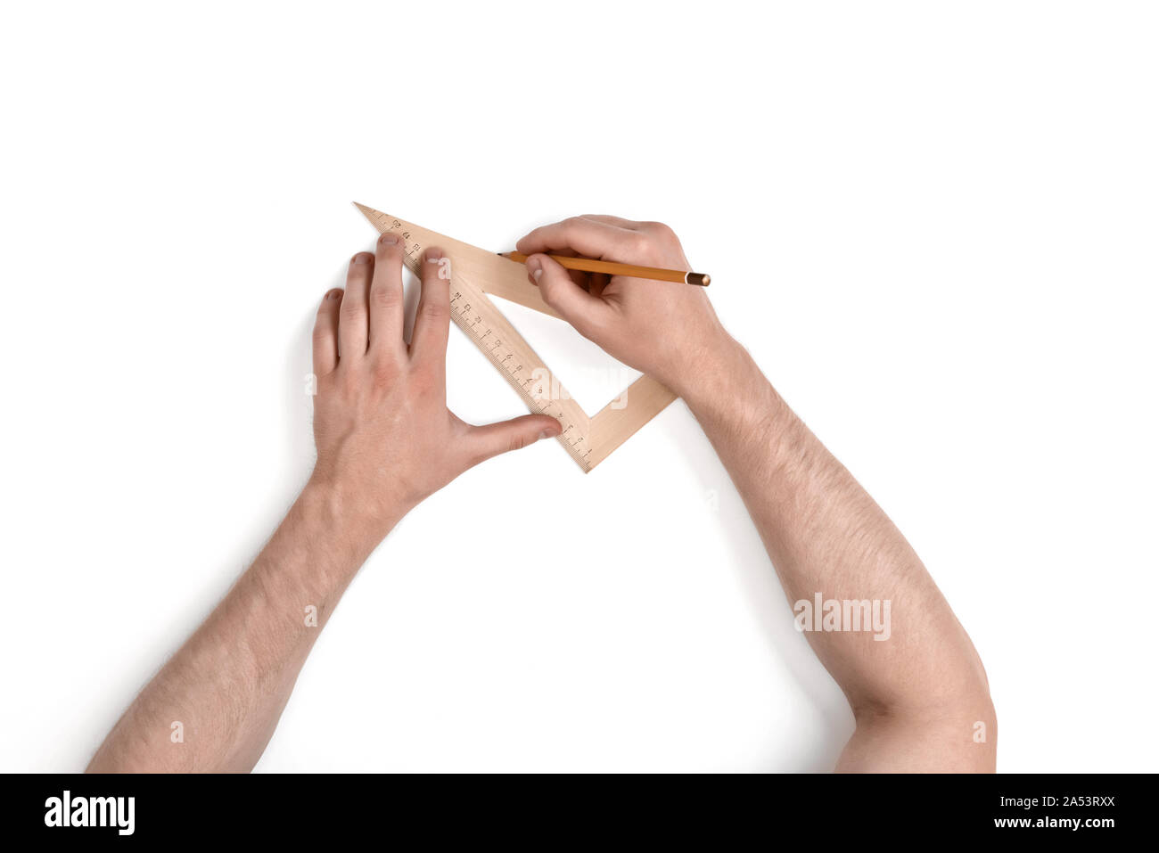 Close-up Hände des Menschen während der Arbeit mit Dreieck zentimeter Herrscher. Stockfoto