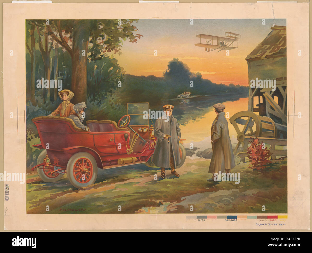 Zwei Frauen im Automobil, mit zwei Männer neben stehend, ein anderes Automobil auf der anderen Flussseite, doppeldecker oben und Ruinen der Mühle auf der rechten Seite]/H.C. Irland Stockfoto