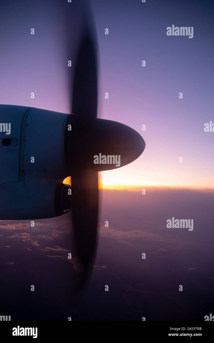 Sonnenuntergang auf der Suche Air Canada Express Flugzeug in der Nähe von Vancouver, BC Stockfoto