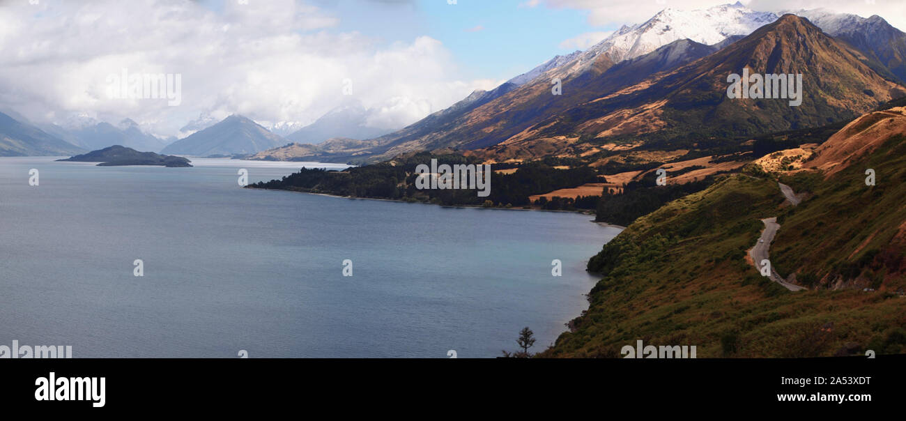 Die Südlichen Alpen vom Ufer des Lake Wakatipu, Neuseeland Südinsel gesehen Stockfoto