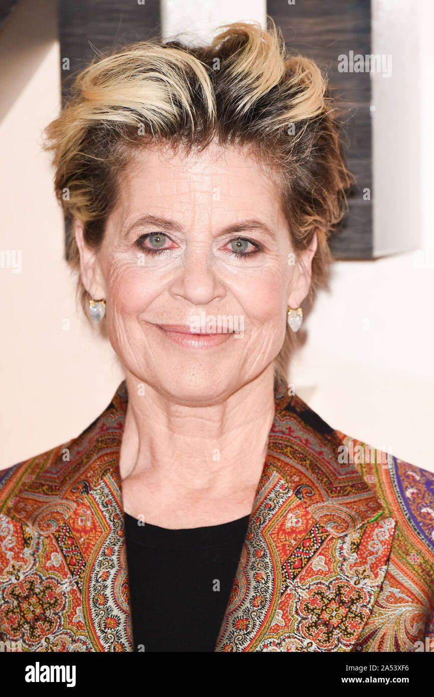 London, Großbritannien. 17 Okt, 2019. LONDON, GROSSBRITANNIEN. Oktober 17, 2019: Linda Hamilton in "Terminator: dunkles Schicksal" Photocall, London. Bild: Steve Vas/Featureflash Credit: Paul Smith/Alamy leben Nachrichten Stockfoto