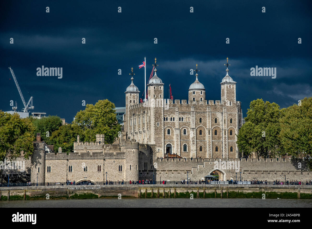 Tower von London mit Sturm nähert. Stockfoto