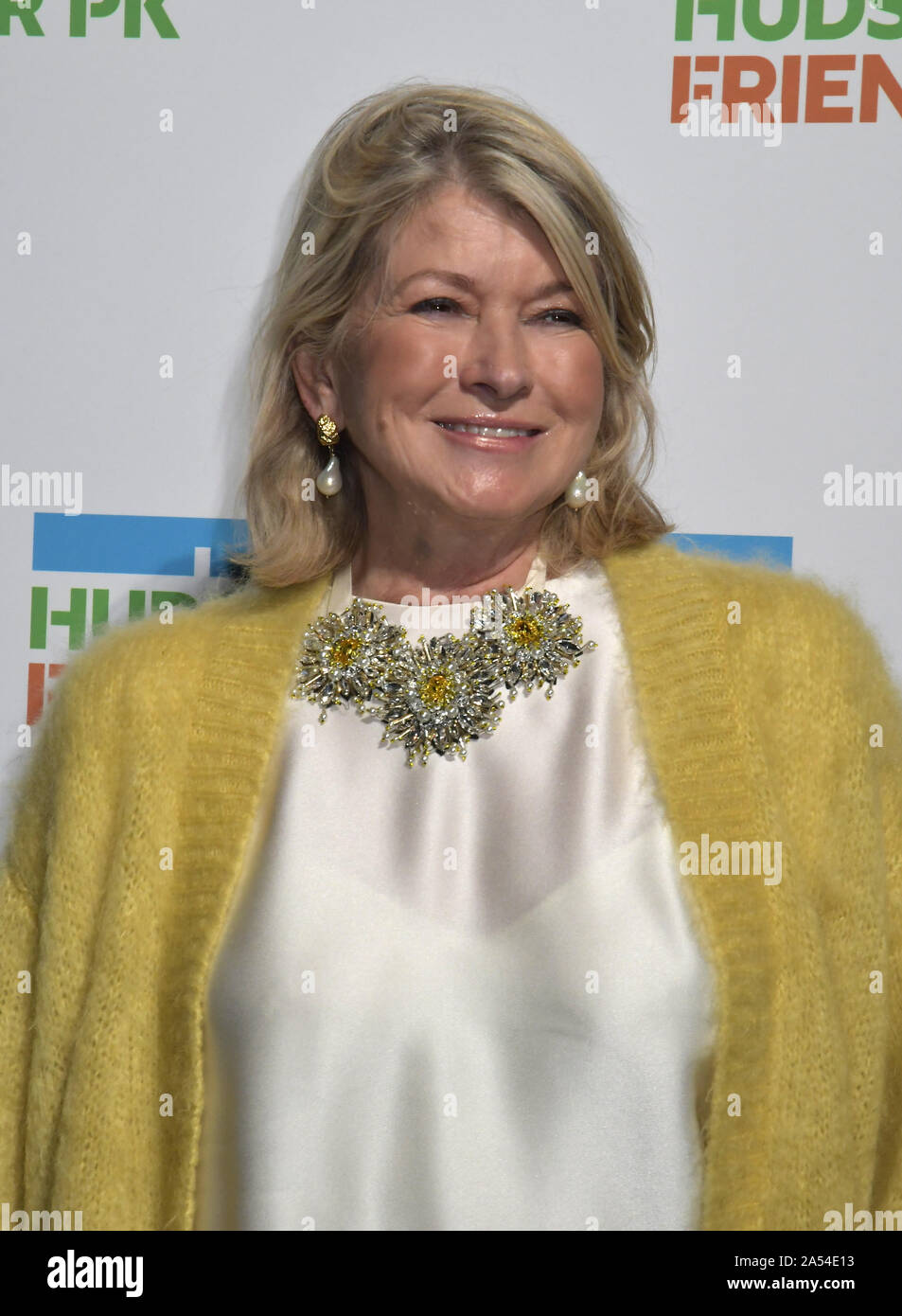 New York, Vereinigte Staaten. 17 Okt, 2019. Martha Stewart kommt auf dem Roten Teppich und den Hudson River Park jährlichen Gala Michael R., Bloomberg, David Chang und Lucy Liu Bei Cipriani South Street in New York City am Donnerstag, Oktober 17, 2019 ehren. Foto von Louis Lanzano/UPI Quelle: UPI/Alamy leben Nachrichten Stockfoto