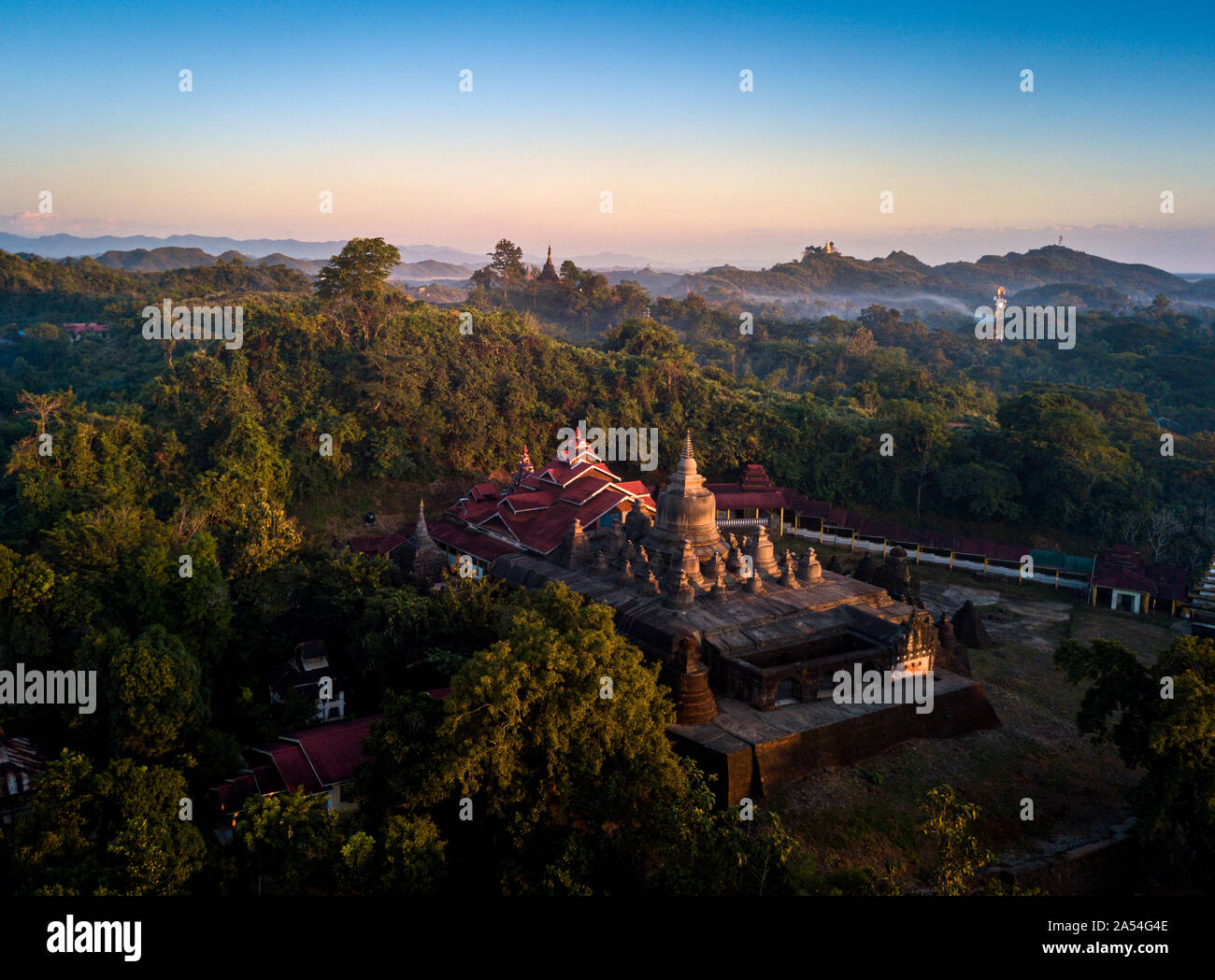 MRAUK U, MYANMAR - ca. Dezember 2017: Luftaufnahme des Shaitthaung Tempel, auch Shitthaung geschrieben nach den üblichen Burmesischen Aussprache Stockfoto