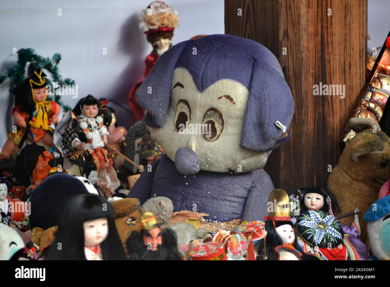 Die Aufwertung Zeremonie für alte Puppen ist einmal im Jahr im Oktober am Meiji Jingu (Shinto Schrein) in Tokio. Stockfoto