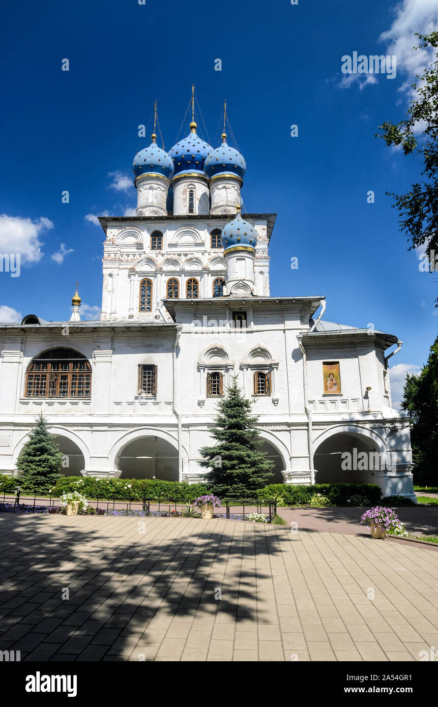 MOSKAU, RUSSLAND - JULI 26 2014: Die Kirche der Ikone der Gottesmutter Kasan im Landgut Kolomenskoje Stockfoto