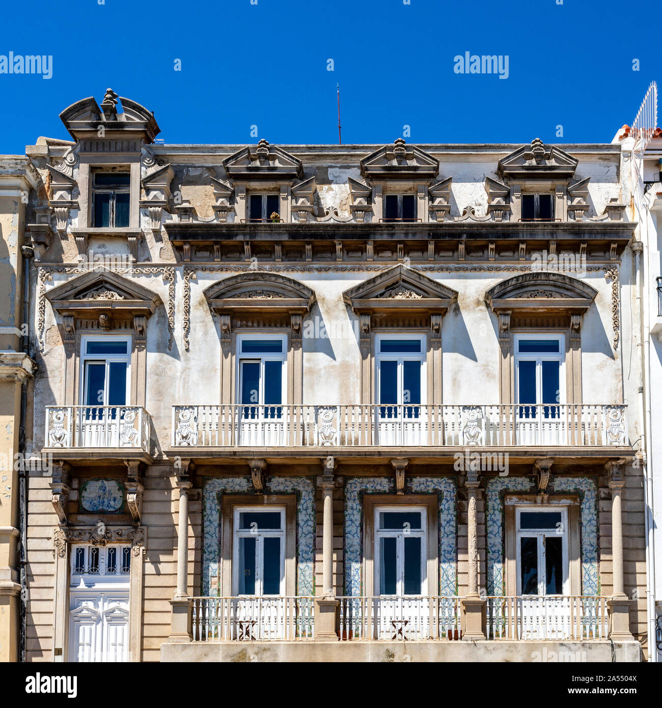Neoklassische Sommer Architektur im frühen 20. Jahrhundert in der Küstenstadt Cascais, Portugal gebaut Stockfoto