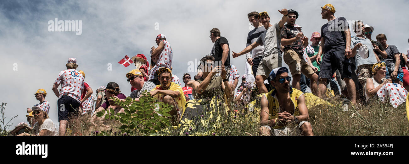 Tour de France 2019. Grand Abfahrt in Brüssel, Belgien. Fans an der muur von Geraardsbergen. Stockfoto