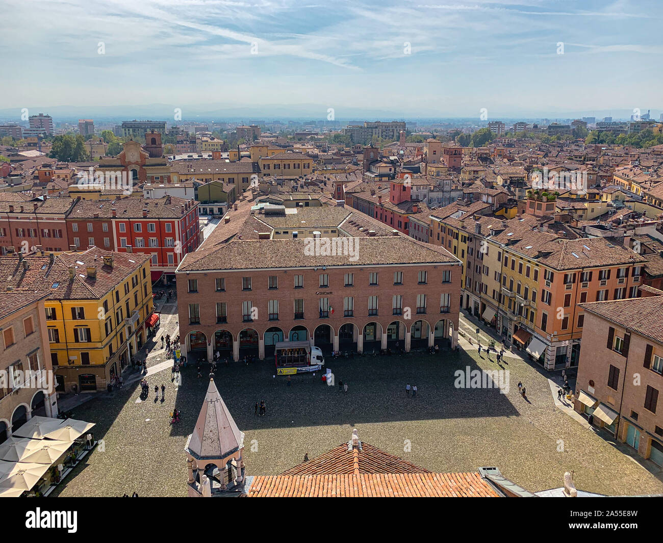 Modena, Italien - 5. Oktober 2019: Luftaufnahme der Stadt Modena von Torre Ghirlandina Stockfoto