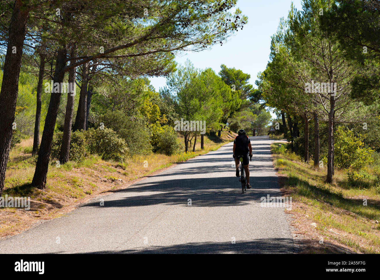 Radfahren in der Provence, in der Nähe der Aureille, Frankreich. Stockfoto