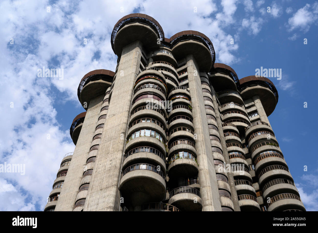 Madrid. Spanien. Edificio Torres Blancas an der Avenida de América, entworfen von spanischen Architekten Francisco Javier Sáenz de Oiza (1918-2000), erbaut 1961 Stockfoto