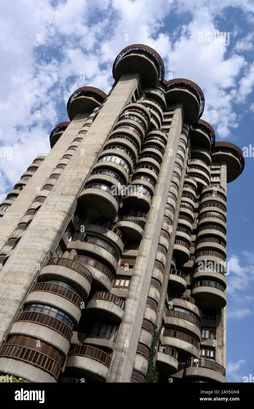 Madrid. Spanien. Edificio Torres Blancas an der Avenida de América, entworfen von spanischen Architekten Francisco Javier Sáenz de Oiza (1918-2000), erbaut 1961 Stockfoto