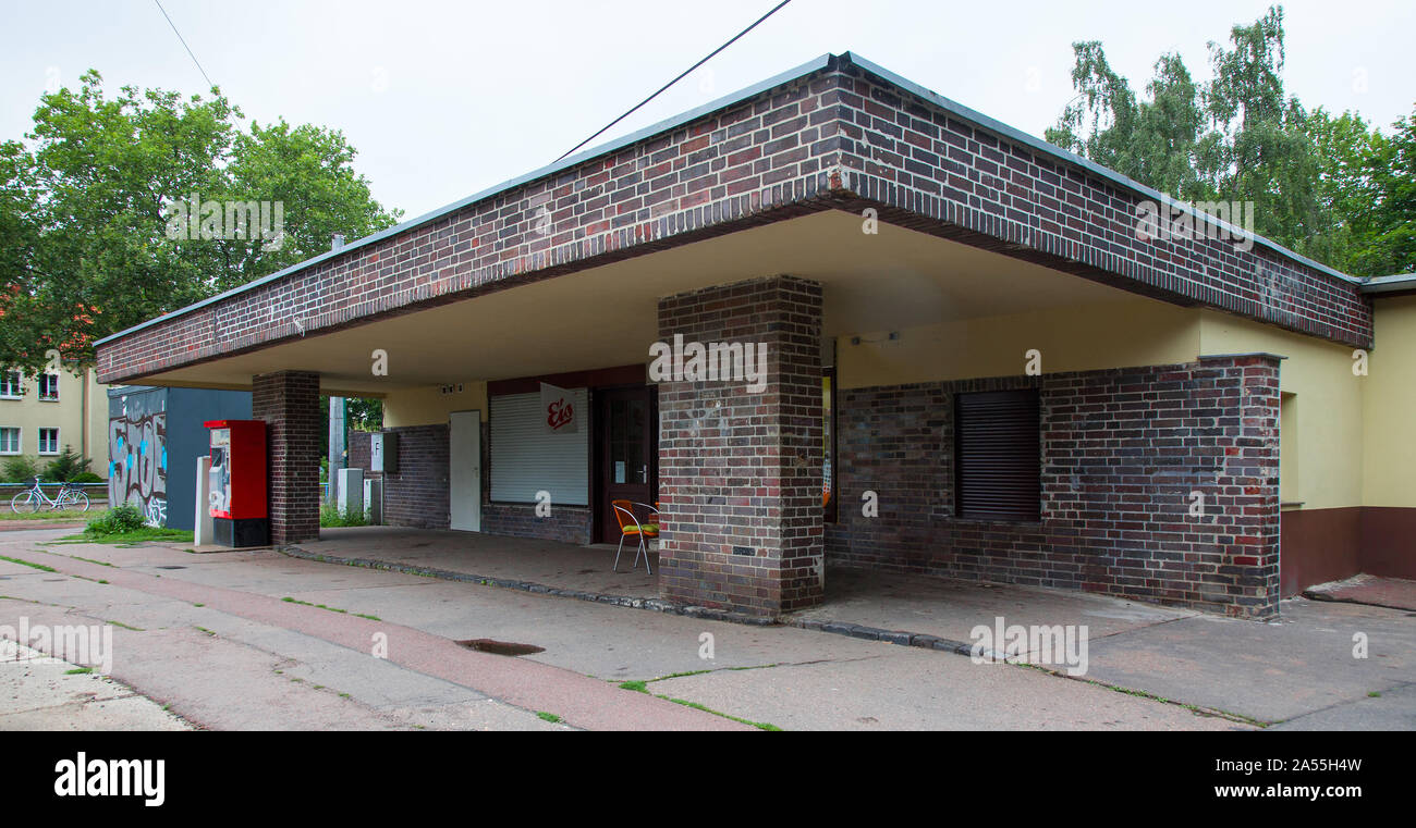 Halle, Wartehalle. Relikt der Siebel Flugzeugwerke. Halle S Dessauer