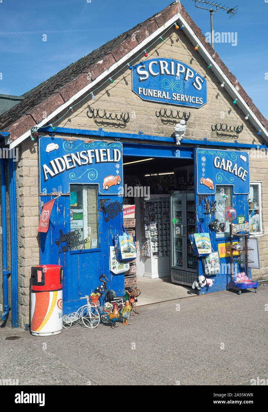 Die berühmte Aidensfield Garage in Heartbeat Television Soap Opera in Goathland North Yorkshire England United Gingdom UK Stockfoto
