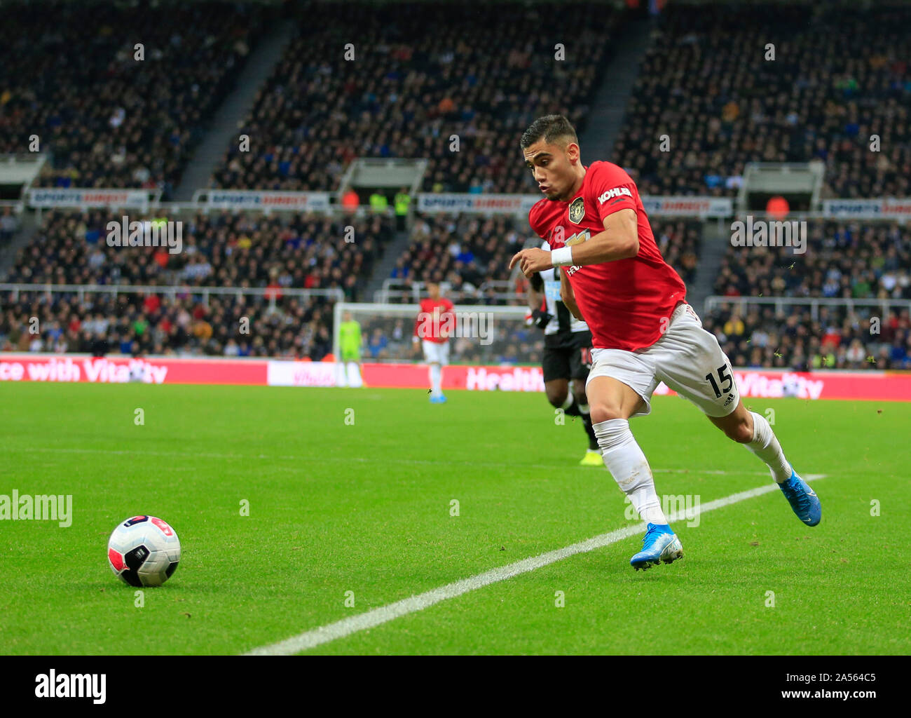 6. Oktober 2019, St. James's Park, Newcastle, England; Premier League Newcastle United v Manchester United: Andreas Pereira (15) von Manchester United sieht die Kugel Kredit zu überqueren: Conor Molloy/News Bilder Stockfoto